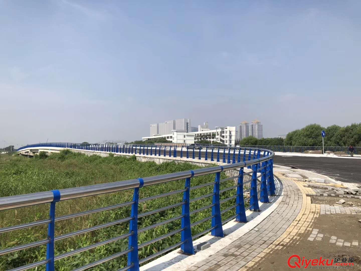 昆明致安供應(yīng)路燈云南交通設(shè)施