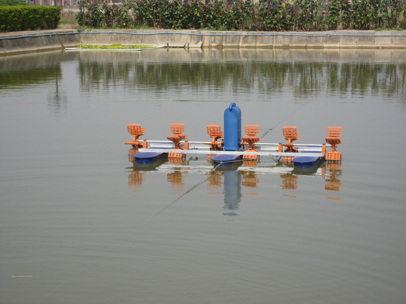 廠家新款國(guó)標(biāo){bfb}銅線魚塘六葉輪水車式增氧機(jī)2.2KW  