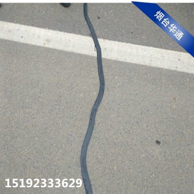 江蘇揚(yáng)州瀝青路面貼縫帶處理路面裂縫效果出眾
