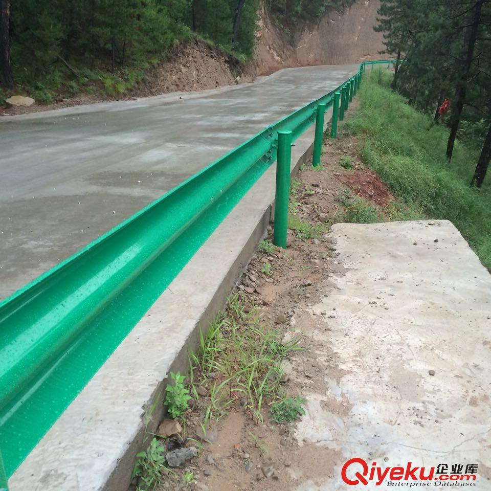 供應(yīng)雙波三波噴塑熱鍍鋅護(hù)欄，高速公路護(hù)欄，鄉(xiāng)村道路護(hù)欄原始圖片3