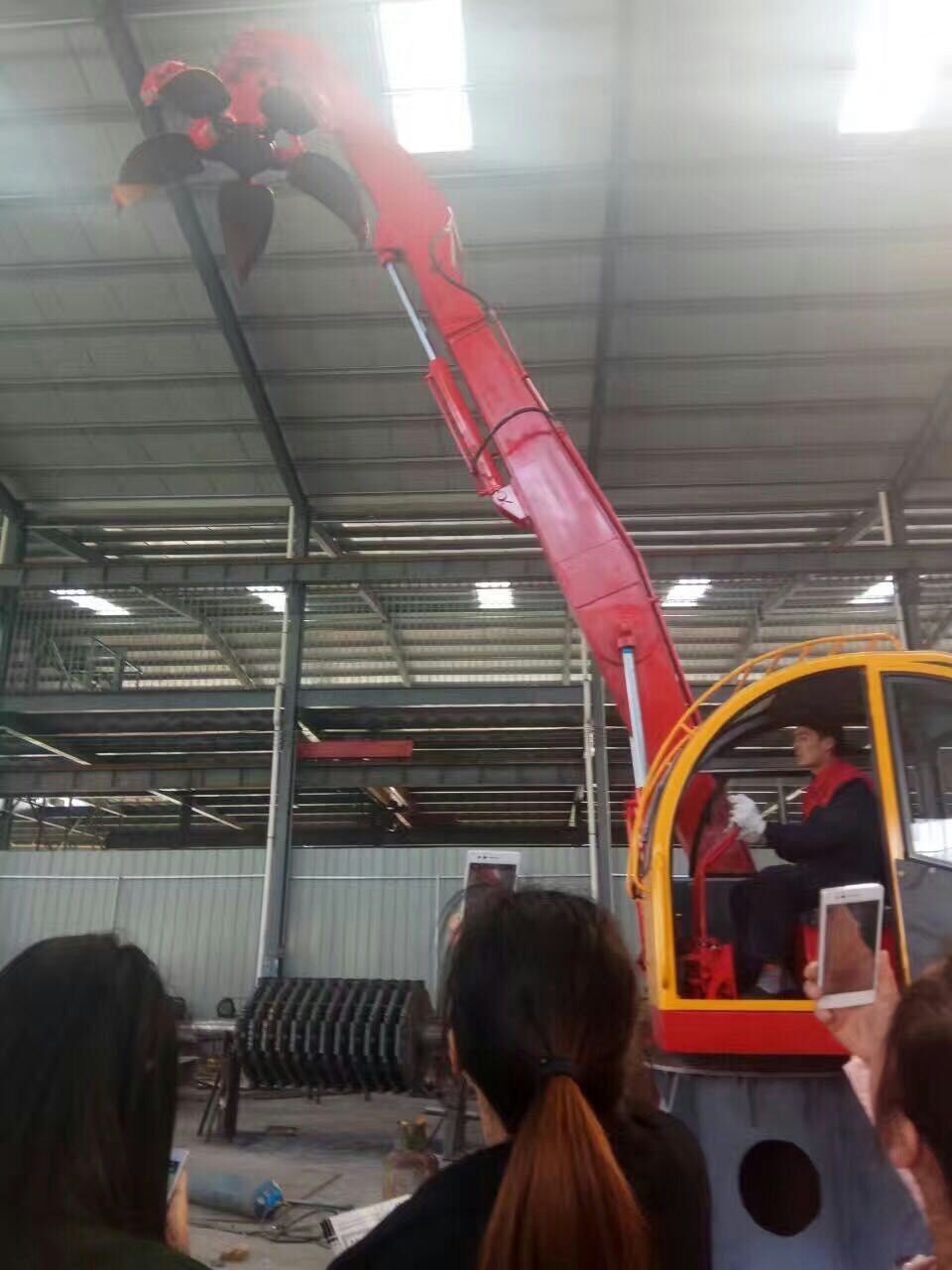 濟(jì)寧直銷(xiāo)固定式抓鋼機(jī) 行車(chē)專(zhuān)用抓鋼機(jī) 360度旋轉(zhuǎn)液壓抓斗原始圖片3