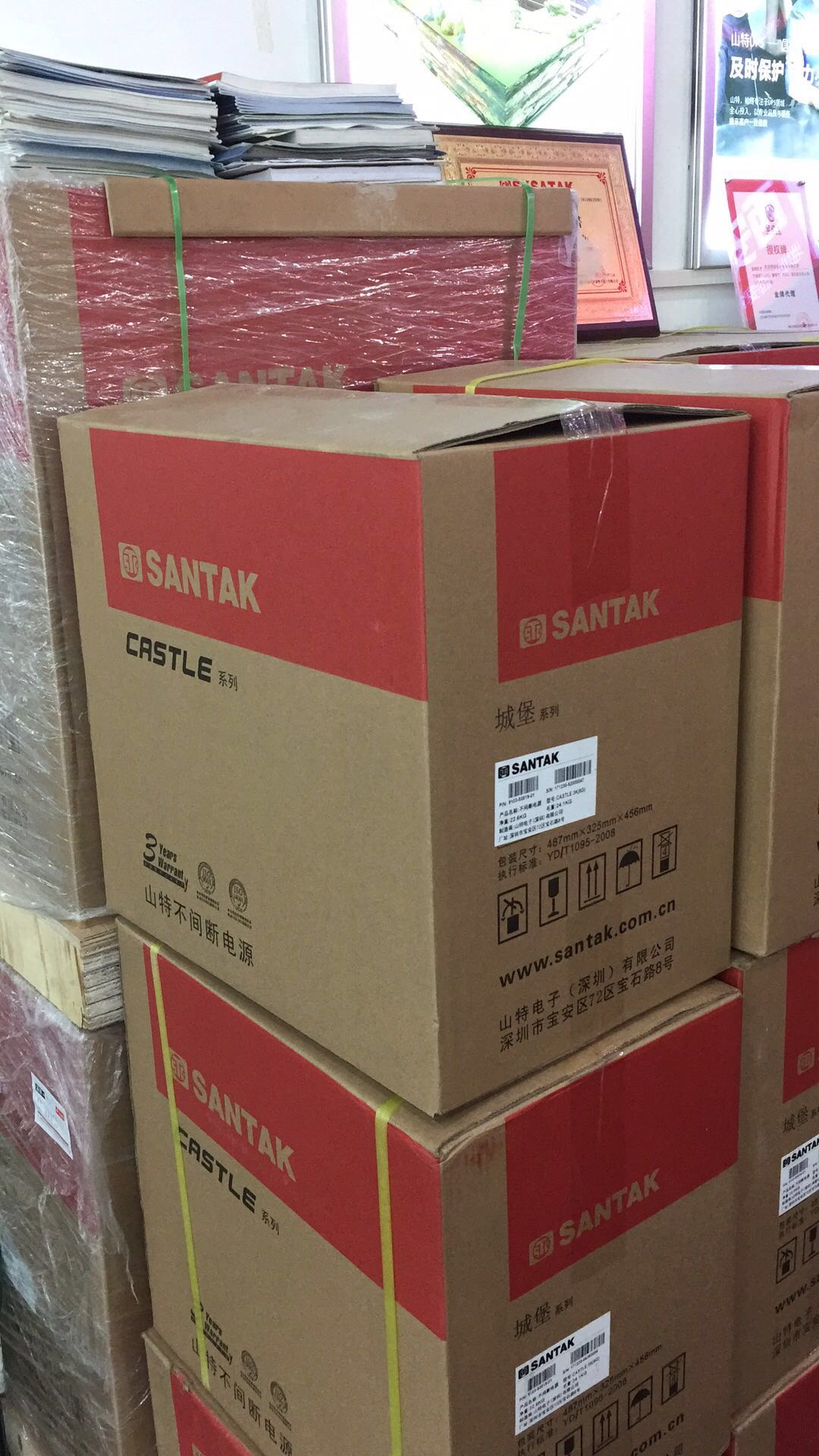山特C3K  ups3kva