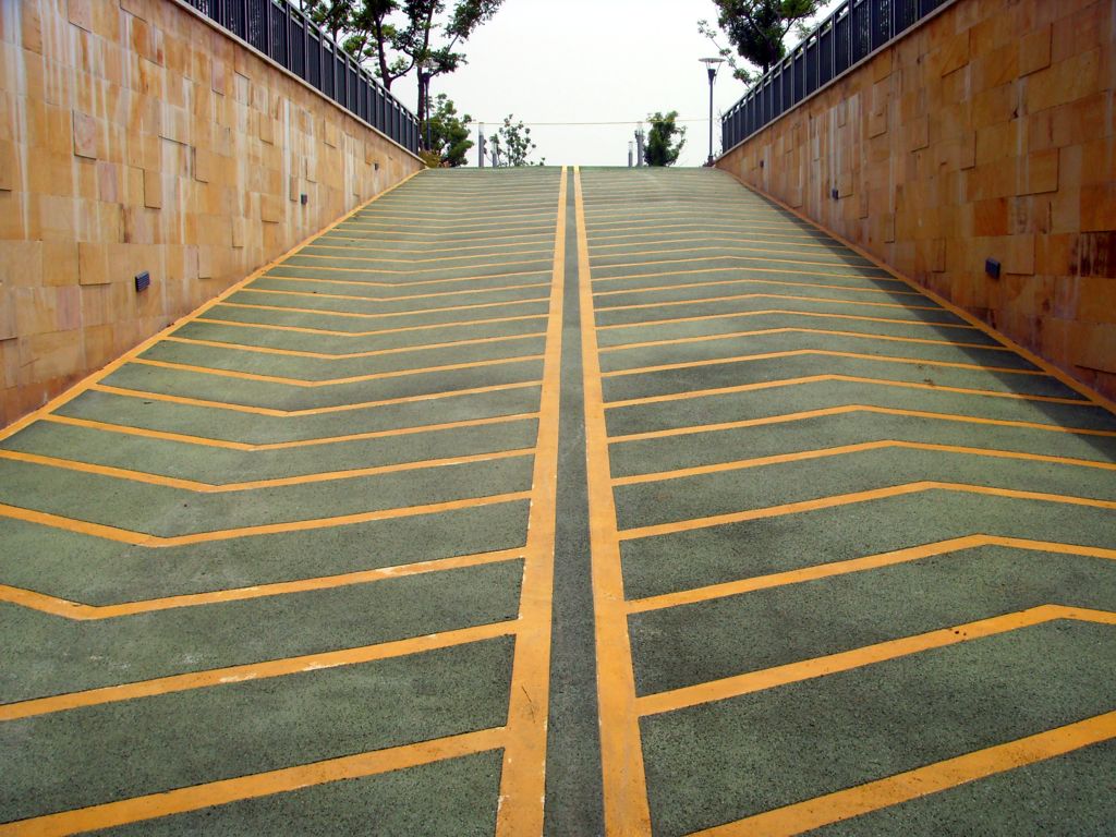 威海停車場止滑車道施工 山東止滑車道地面基層要求