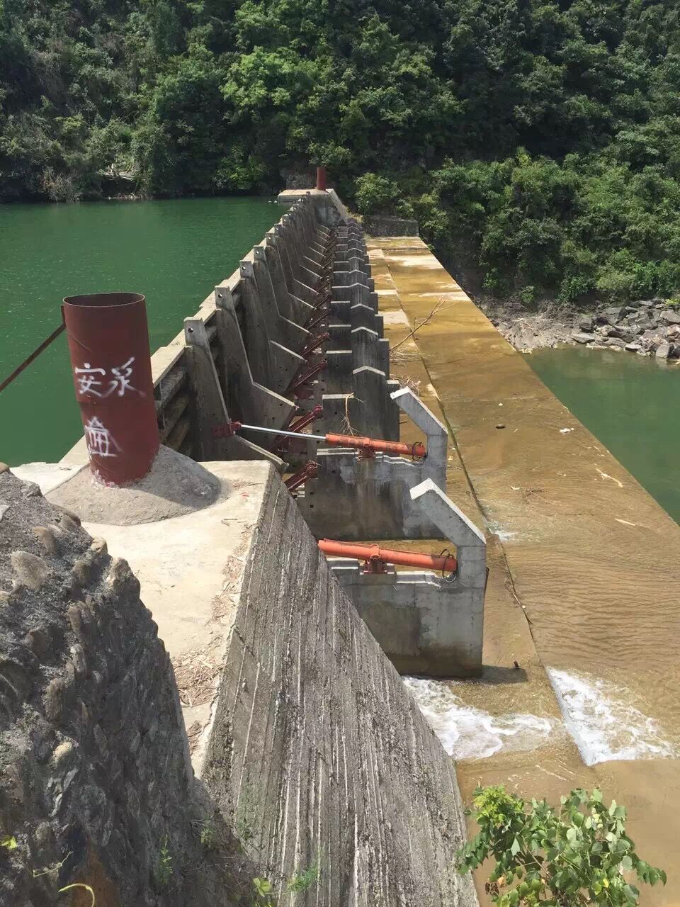 平面鋼制閘門的特征